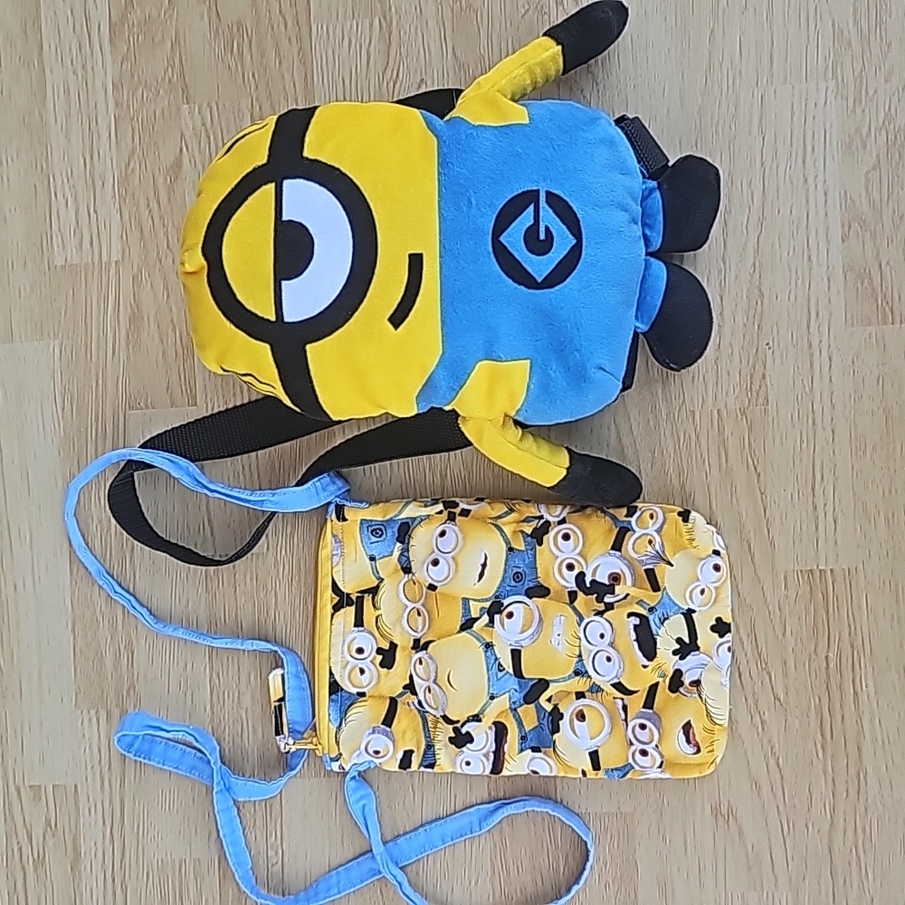 2 minion mini bags
